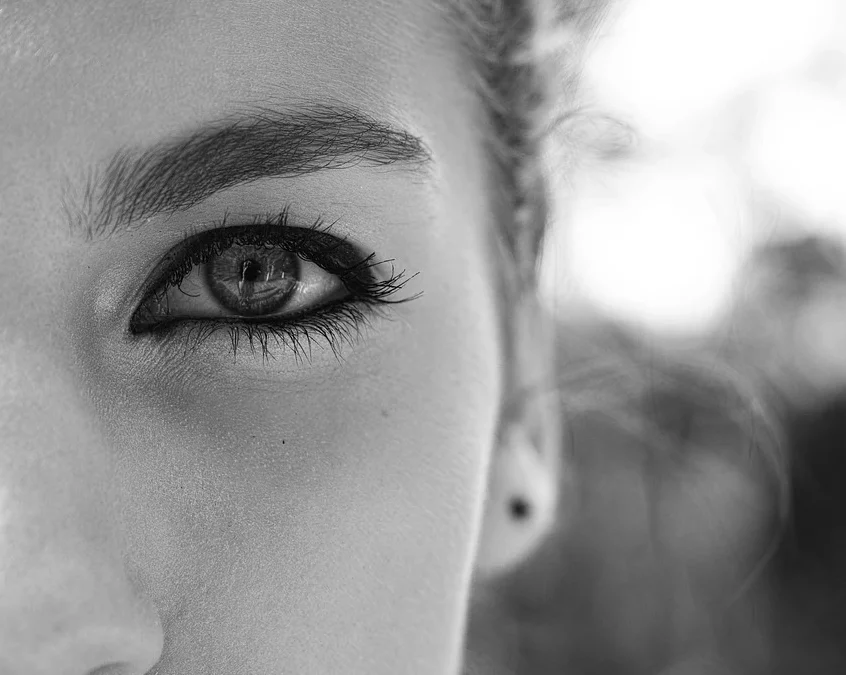 « Révélez l’éclat naturel de votre regard avec des soins contour des yeux innovants »