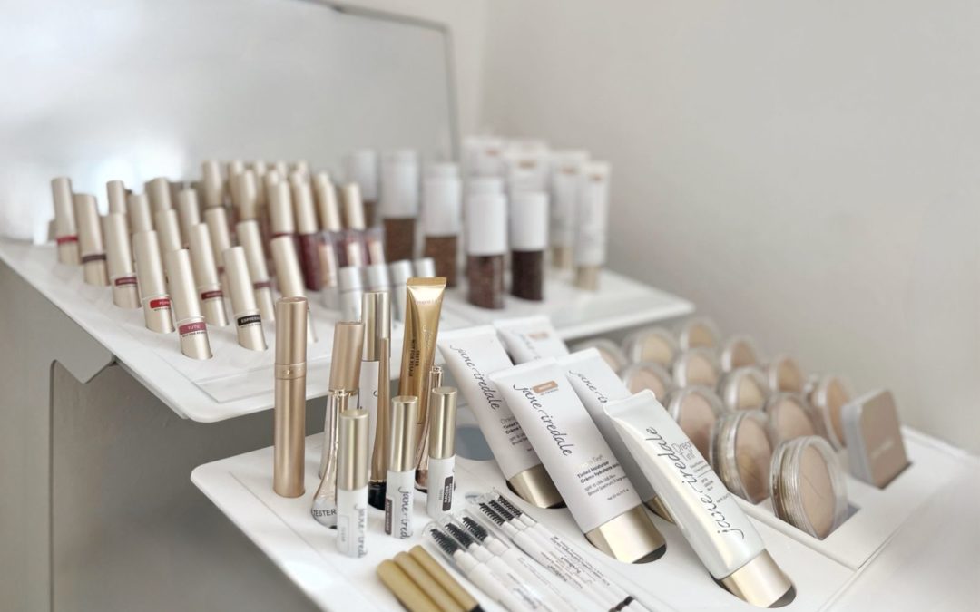 « L’Éclat de la Confiance : Les Effets Bénéfiques d’un Maquillage Frais et Lumineux »