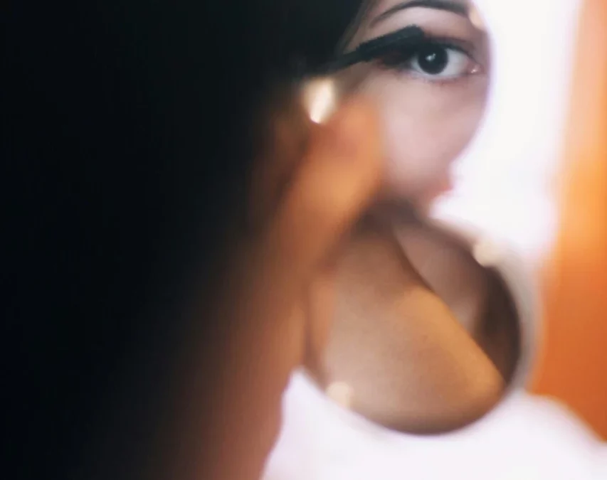 « Rehaussement et Teinture de Cils : Votre Regard Sublimé chez ClaudiaDeJanas à Lausanne »