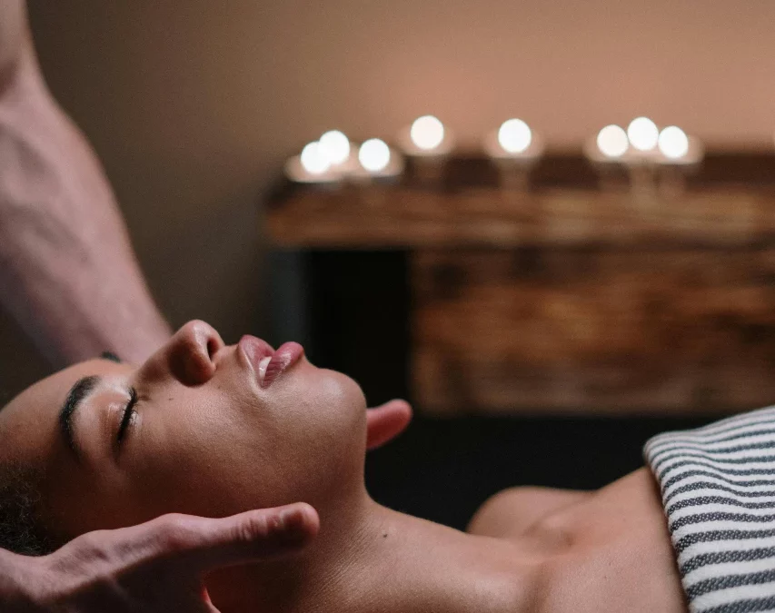 « Les Bienfaits du Massage du Cuir Chevelu : Pourquoi et Comment le Pratiquer »