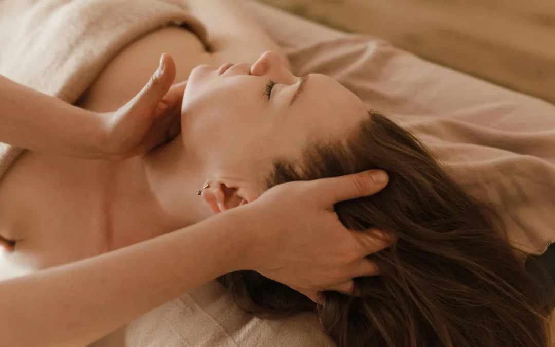 Pourquoi adopter le massage crânien dans vos soins bien-être – chez ClaudiaDeJanas à Lausanne